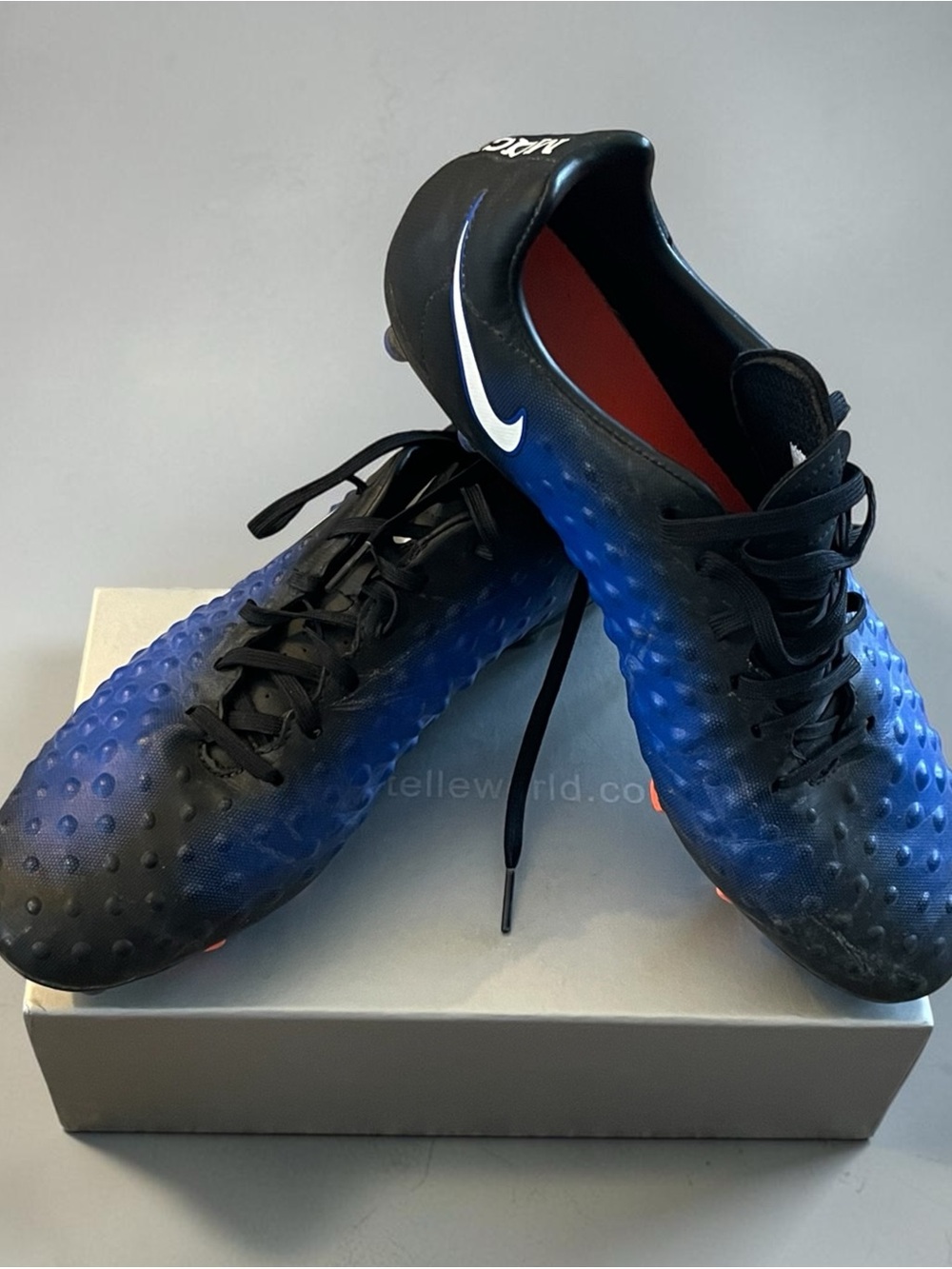 Nike Men’s Black & Blue Gradient Soccer Cleats 10